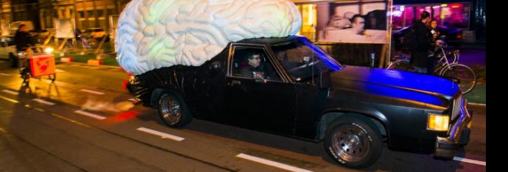 Braincar van Olaf Mooij onderweg naar Brandpunt